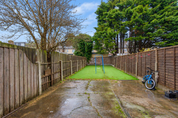 Westminster Gardens, Off River Road, Alfreds Way A13