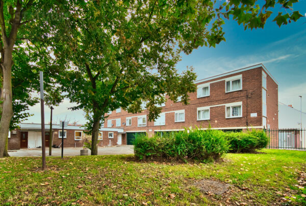Eastbury Court, Blake Avenue