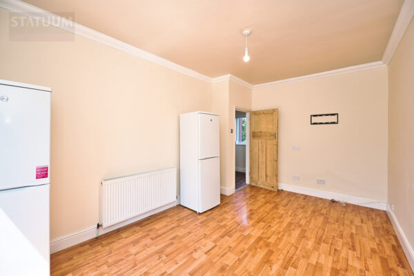 Eastern Avenue, Newbury Park, Gants Hill