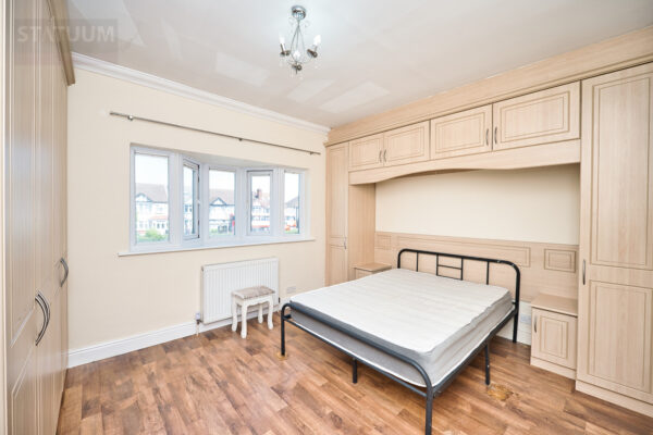 Eastern Avenue, Newbury Park, Gants Hill