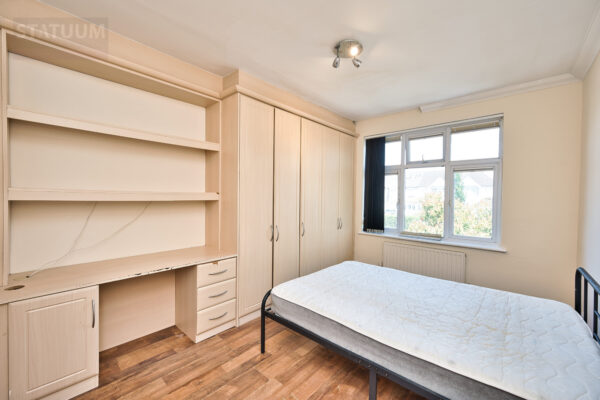 Eastern Avenue, Newbury Park, Gants Hill