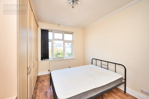 Eastern Avenue, Newbury Park, Gants Hill