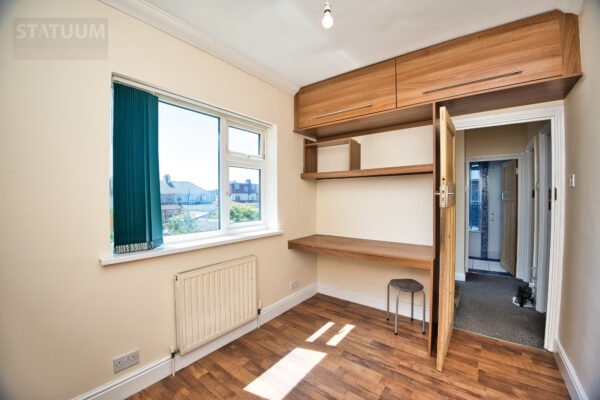 Eastern Avenue, Newbury Park, Gants Hill