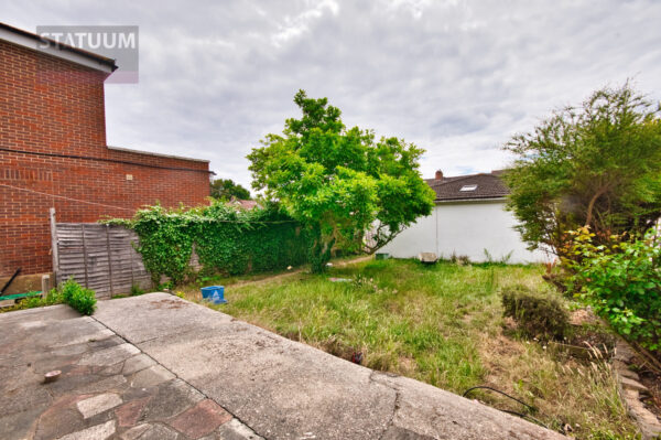 Eastern Avenue, Newbury Park, Gants Hill