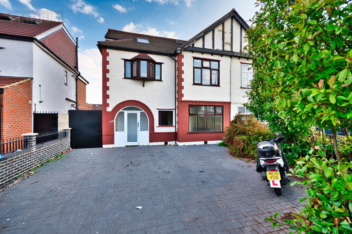 Eastern Avenue, Newbury Park, Gants Hill