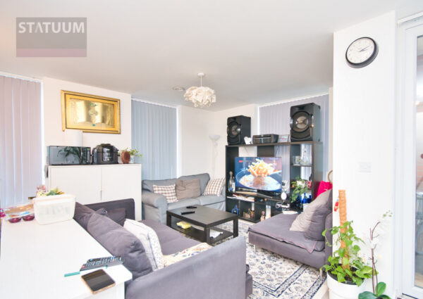 Marine Crescent, Hainault