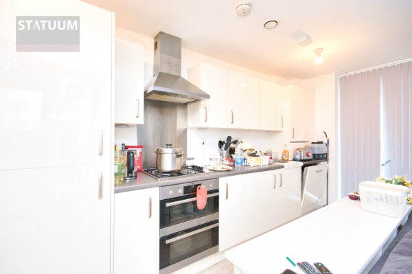 Marine Crescent, Hainault