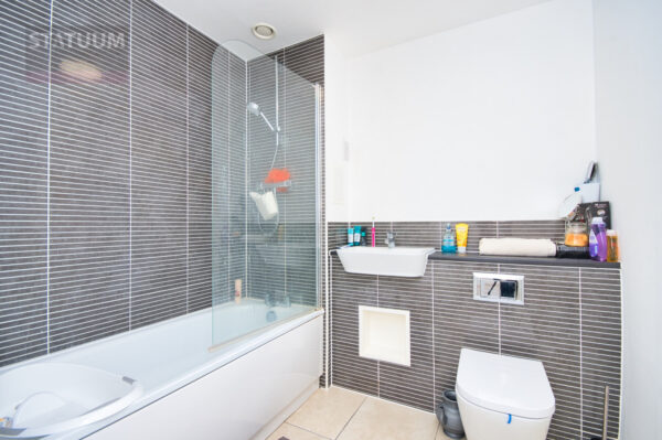 Marine Crescent, Hainault