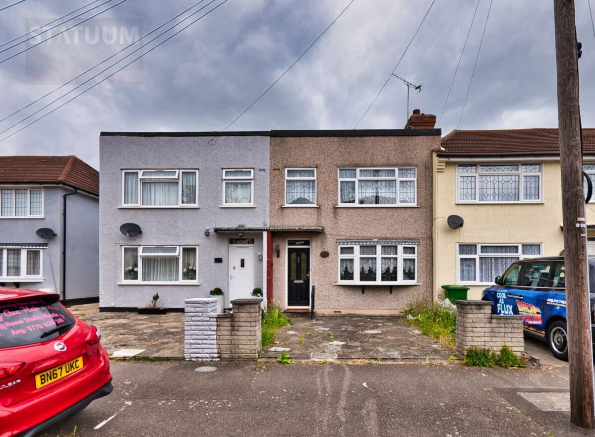 Woburn Avenue, Elm Park