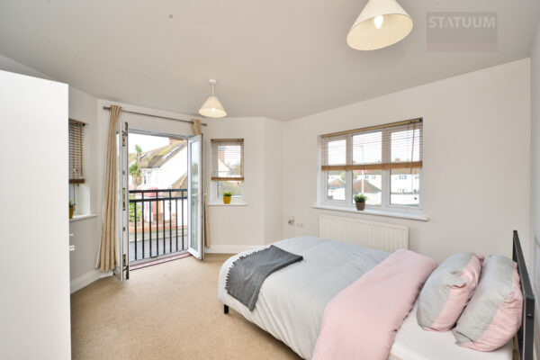 Castlemaine Avenue, Medway