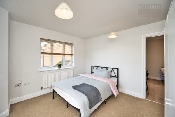 Castlemaine Avenue, Medway