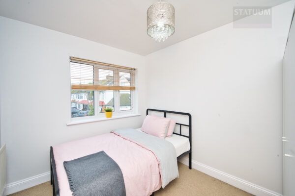 Castlemaine Avenue, Medway