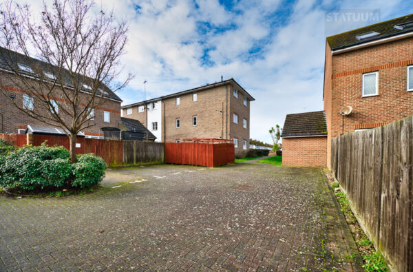 Castlemaine Avenue, Medway