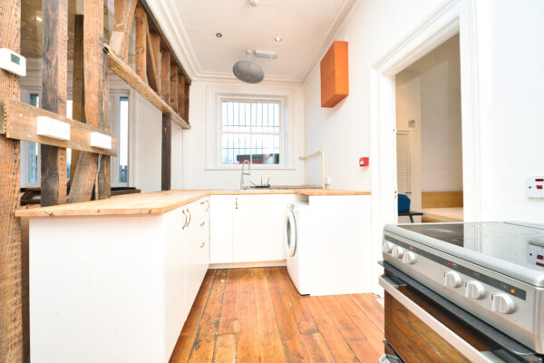 Lea Bridge Road, Leyton