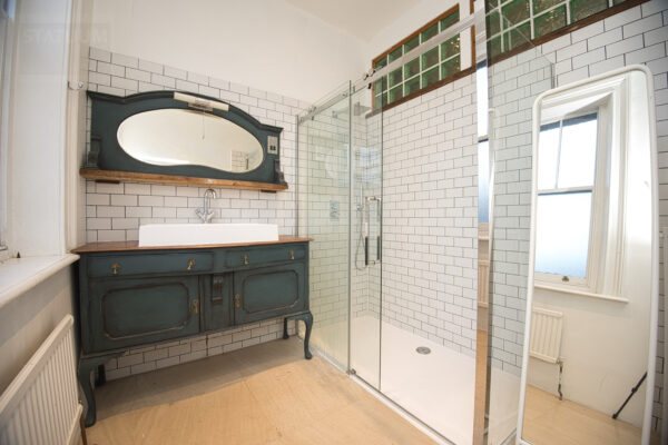 Lea Bridge Road, Leyton