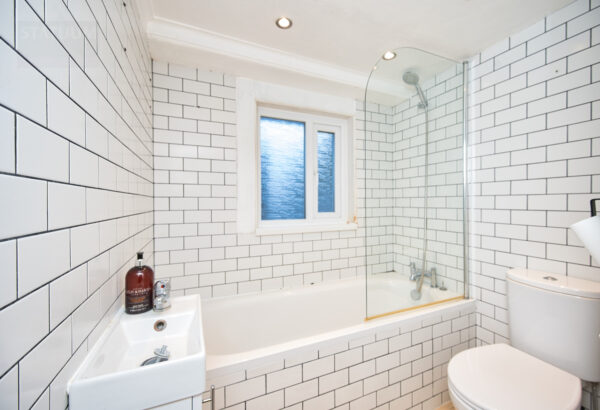 Lea Bridge Road, Leyton