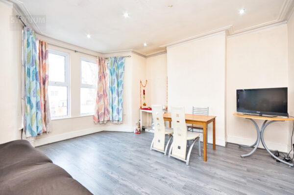 Green Lane,, Seven Kings