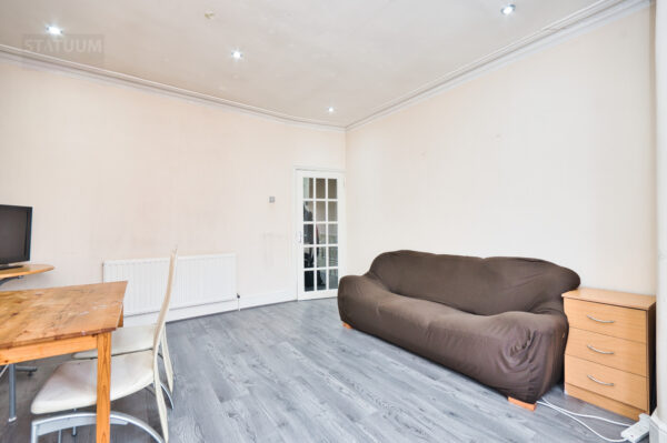 Green Lane,, Seven Kings