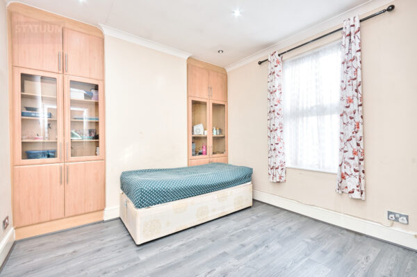 Green Lane,, Seven Kings