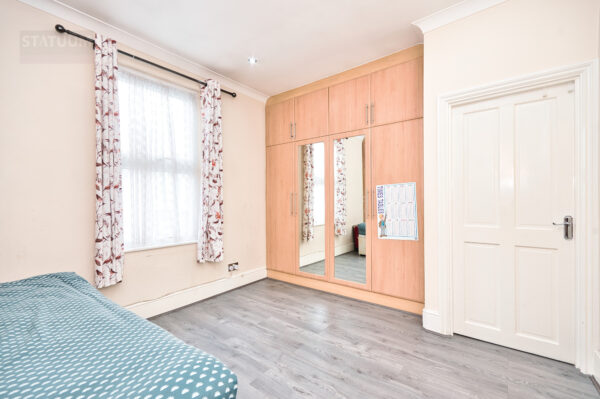 Green Lane,, Seven Kings