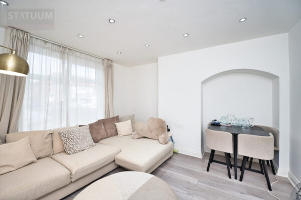 Porters Avenue, Dagenham