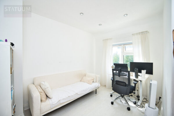 Porters Avenue, Dagenham