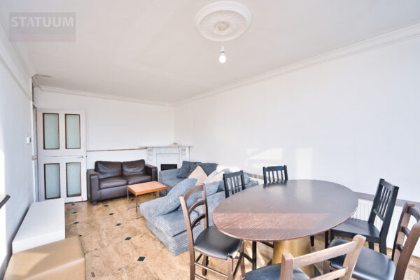 Vauxhall Bridge Road, Entrance On Tachbrook St